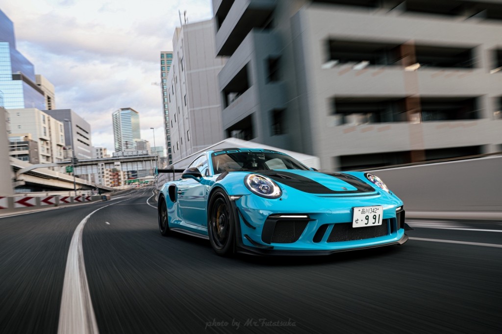 高速道路を走行するGT3RS